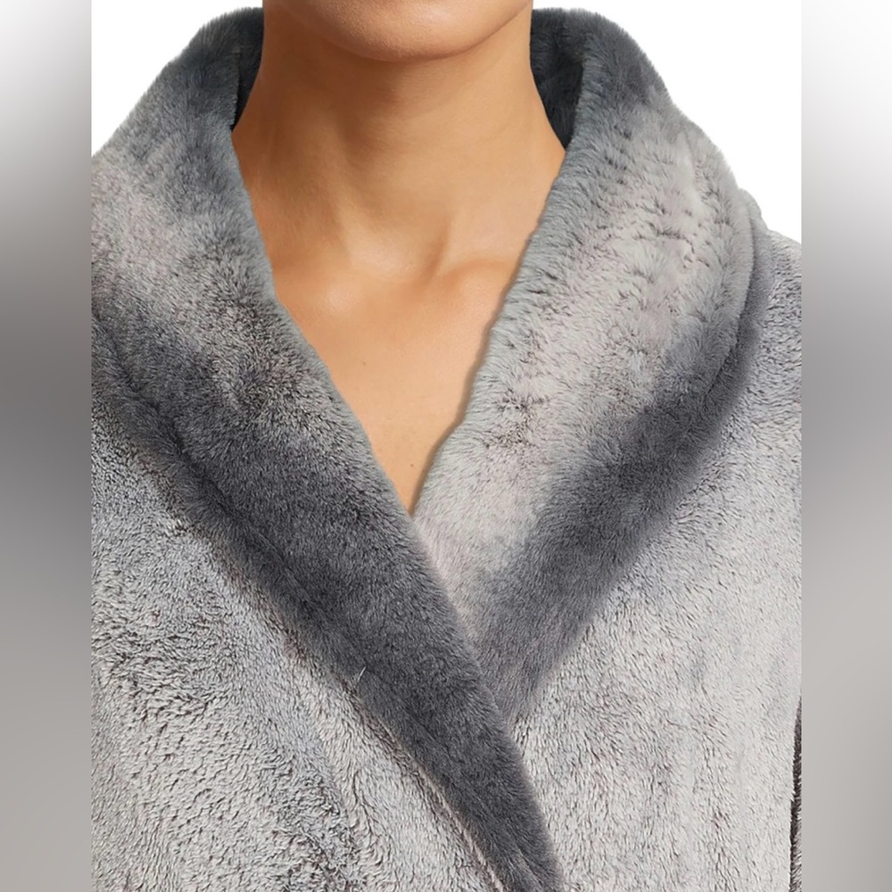 Secret Treasures Women’s Grey Fuzzy Robe Size L - Picture 4 of 5